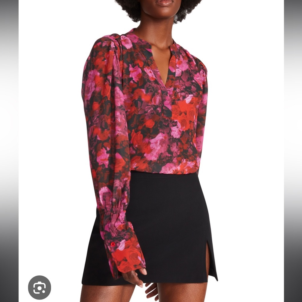 NWT Steve Madden
Women's Hudson Chiffon
Split-Neck Top